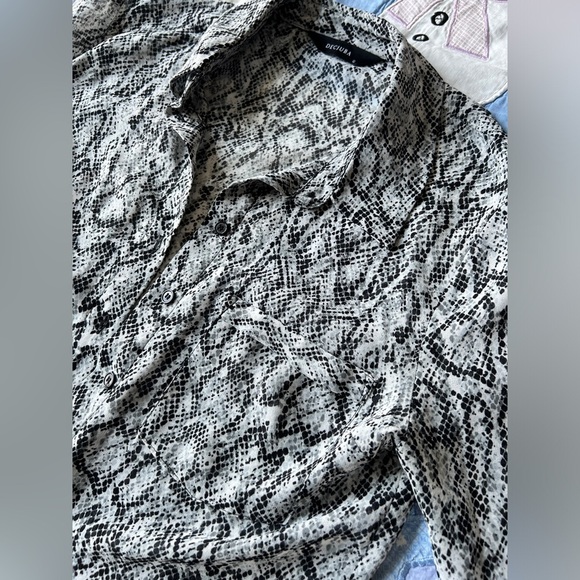 DECJUBA Womens Monochrome Grey Snakeskin Animal Print Button Up Sheer Top small - Picture 4 of 7